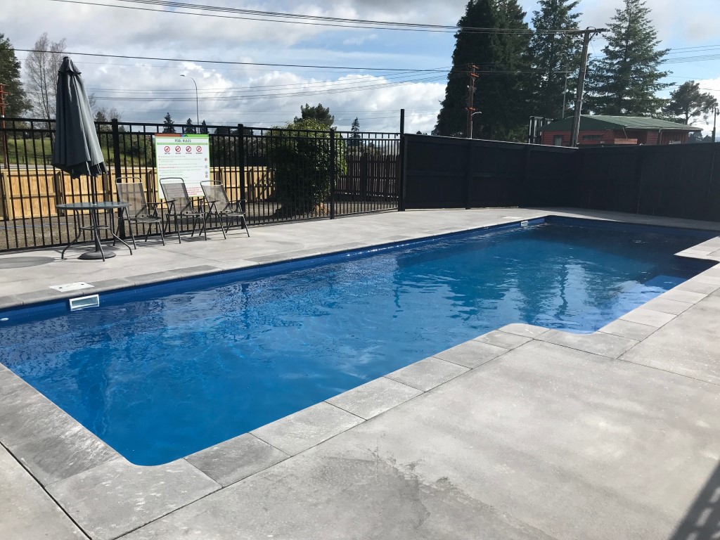 swimming pool new (Medium)